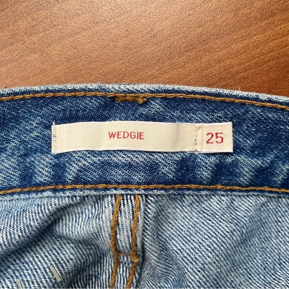 Levi's Wedgie Denim Jeans Medium Wash Size 25 - Picture 8 of 12